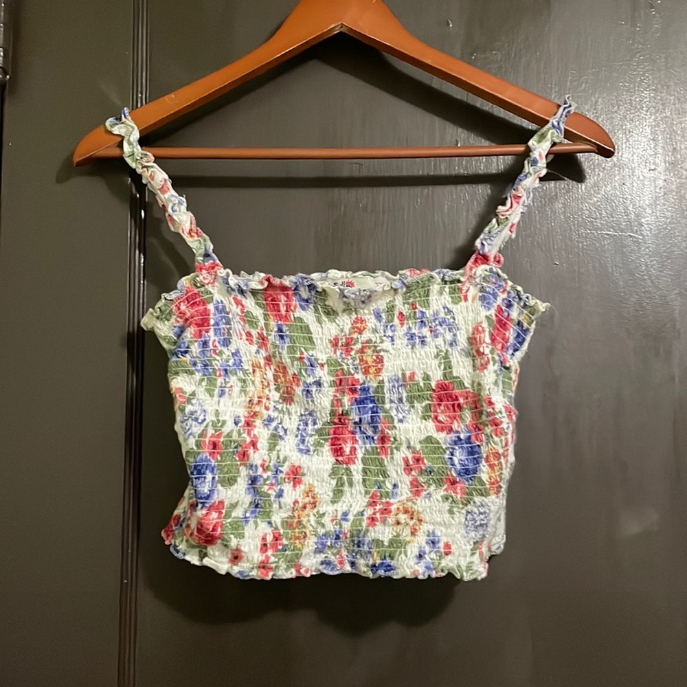 Miss selfie, floral print cropped ruffle shirt. So cute !